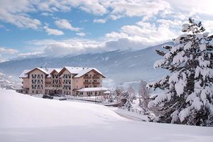 In posizione panoramica sulla Val di Fiemme