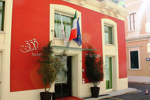 Posizione centrale, vicino al mare