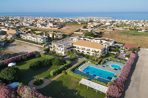 Sul Canale di Sicilia, a 500 metri dalla spiaggia