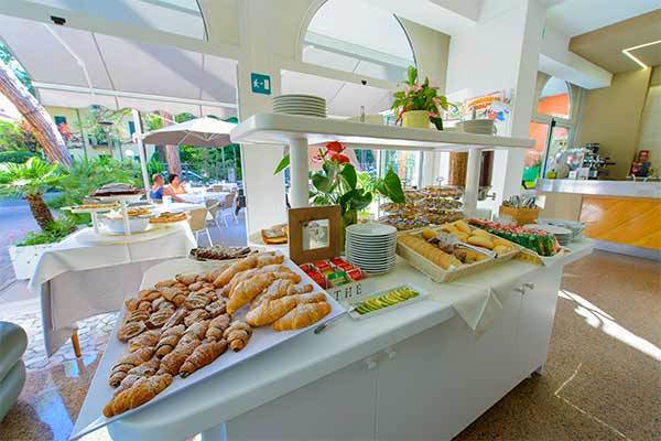 HOTEL CRISTALLO 4* - Riccione (RN) Accogliente Hotel a 200 metri dal mare