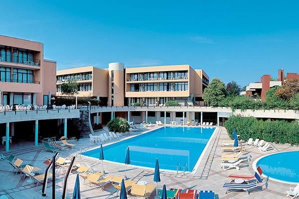 HOTEL RESIDENCE HOLIDAY 3* - Sirmione (BS) A 70 metri dal lago
