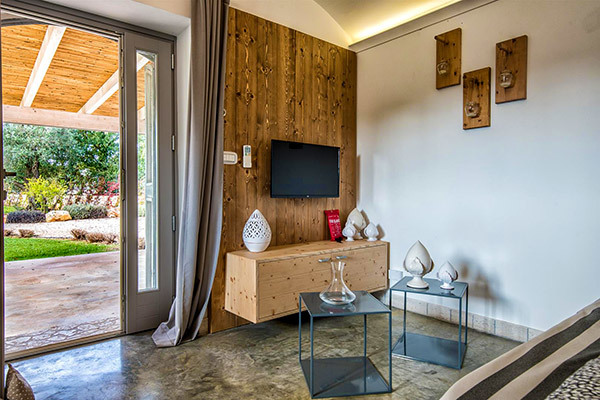 RARO VILLAS TRULLI ITAKA - Ceglie Messapica (BR) Caratteristico trullo con piscina, tra tradizione e stile moderno