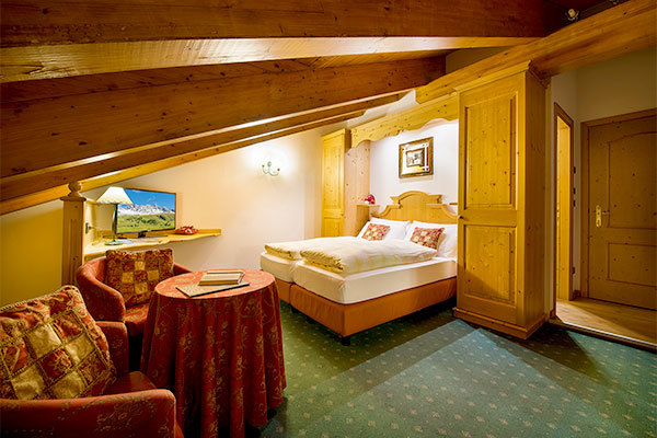 Storico ed elegante hotel 3*S nel cuore della Val di Fassa