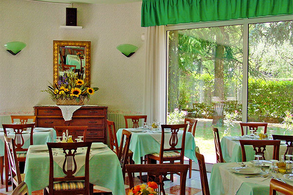 HOTEL ROYAL 4* - Riva del Garda (TN) In posizione tranquilla, in riva al lago