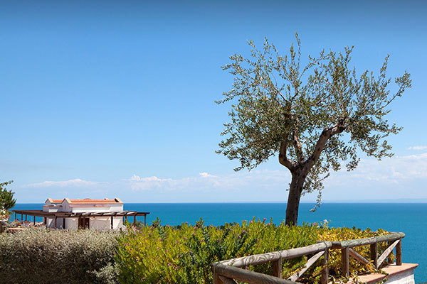 HOTEL RESIDENCE IL PORTO 4* - Mattinata (FG) Vista incantevole sulla Baia di Mattinata