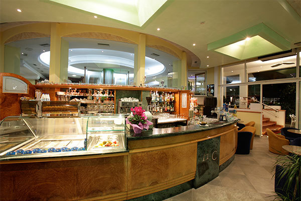 HOTEL COPPE 4* - Lido di Jesolo (VE) A 50 metri dal mare, spiaggia inclusa