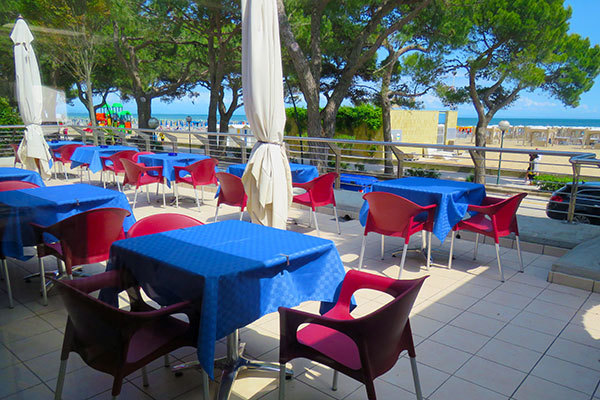 HOTEL AMBRA - CALIPSO 3* - Lignano Sabbiadoro (UD) Direttamente sul Lungomare