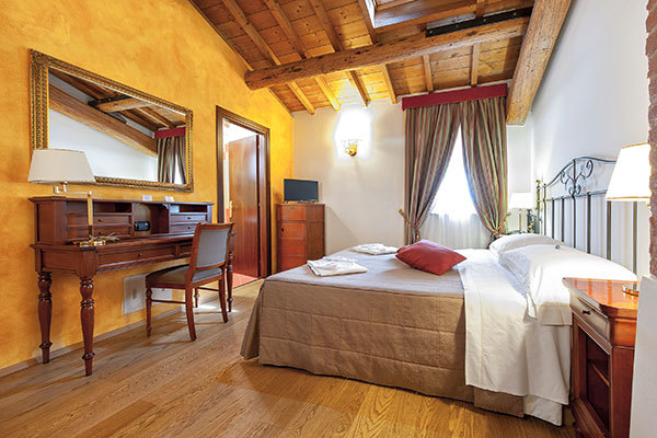 HOTEL VILLA MALASPINA 4* - Castel d'Azzano (VR)