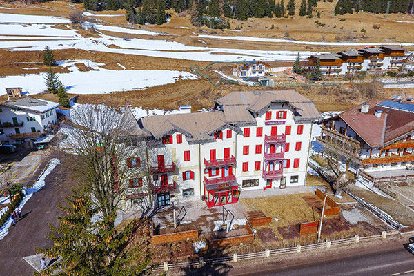 In Val di fassa, a 500 metri dalle piste da sci