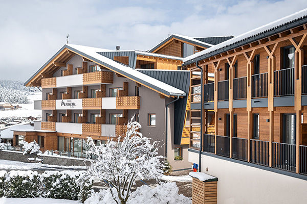 Piscina panoramica sulle Dolomiti