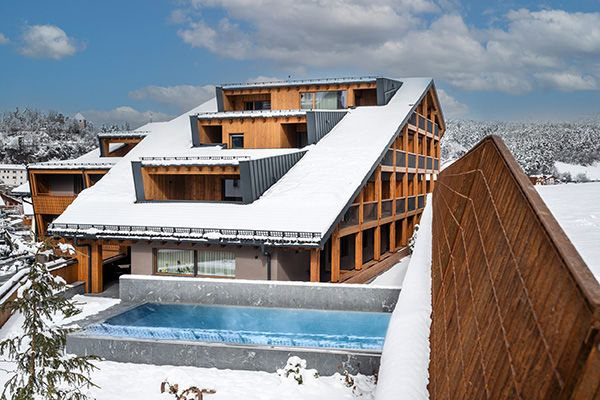 Piscina panoramica sulle Dolomiti