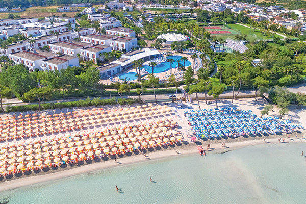 Direttamente sul mare a 500 metri dal centro di Sant'Isidoro