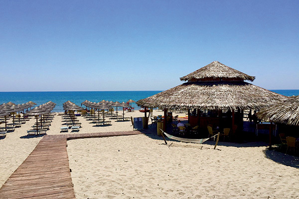 A 1,2 km dalla spiaggia, servizio navetta incluso