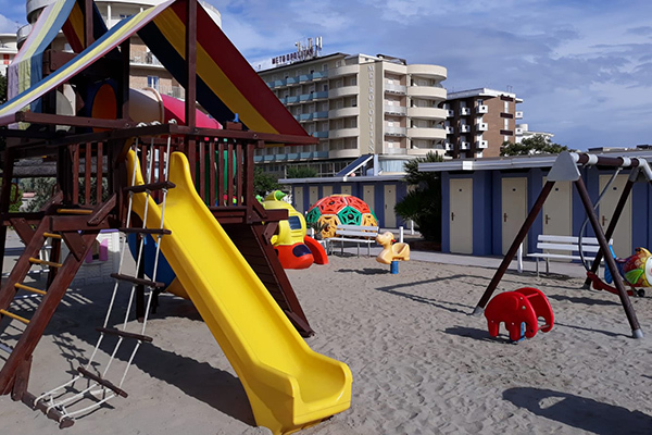 Fronte mare con servizio spiaggia