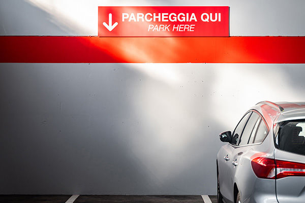 Parcheggi in porti e aeroporti
