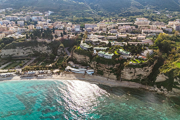 ALDIANA CLUB ROCCA NETTUNO - Tropea (VV) Sul bordo della scogliera di Tropea