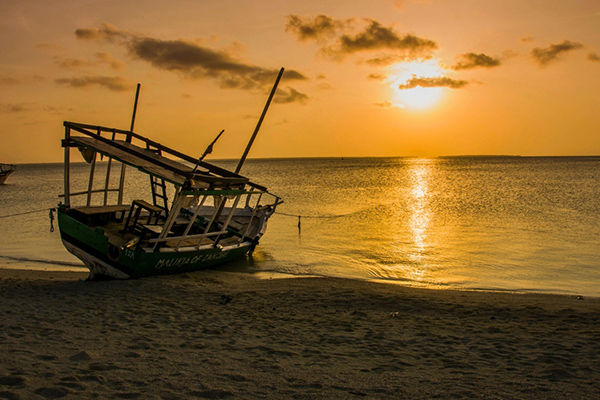 PALUMBO WAVES - Kendwa (Zanzibar - Tanzania) Spiaggia di finissima sabbia bianca a Kendwa