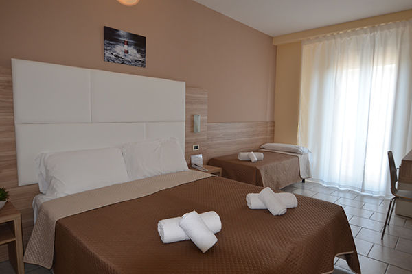 Gestione familiare, a 50 metri dalla spiaggia