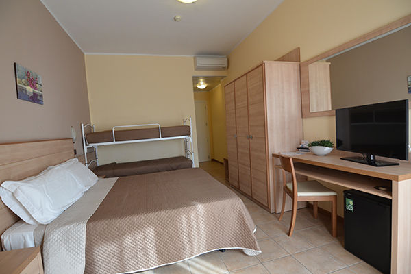 Gestione familiare, a 50 metri dalla spiaggia