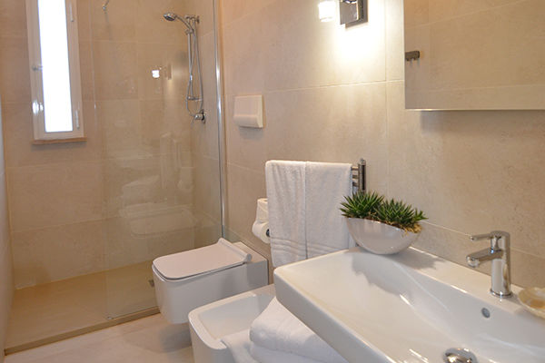 Gestione familiare, a 50 metri dalla spiaggia