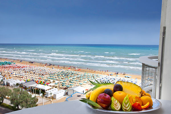 Fronte mare, spiaggia inclusa