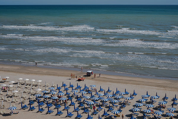 Fronte mare, spiaggia inclusa