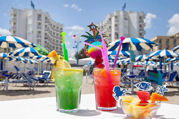 Fronte mare, spiaggia inclusa