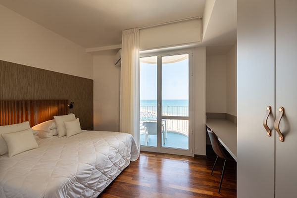 Fronte mare, spiaggia inclusa