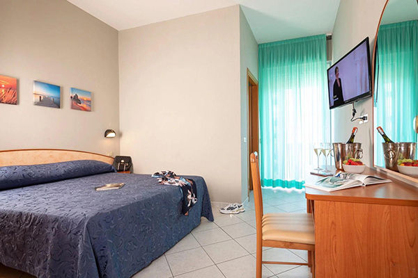HOTEL MEDITERRANEO 3* - Cesenatico (FC) Servizio spiaggia incluso