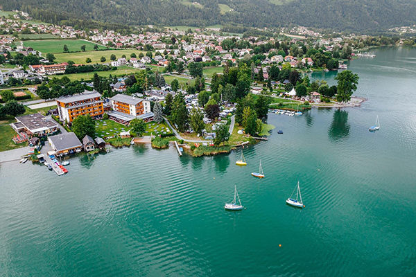 Accogliente, in posizione panoramica fronte lago