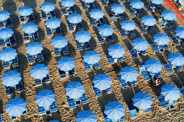 Oasi di pace tra ulivi secolari, palme e aceri