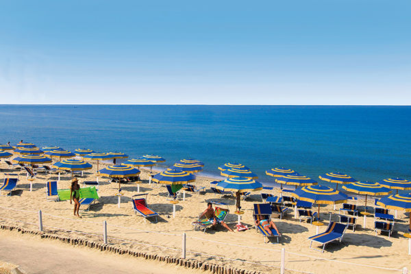 BAIA DOMIZIA CAMPING VILLAGE  - Baia Domizia (CE) 1.600 mq di spazi acquatici