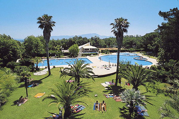 BAIA DOMIZIA CAMPING VILLAGE  - Baia Domizia (CE) 1.600 mq di spazi acquatici