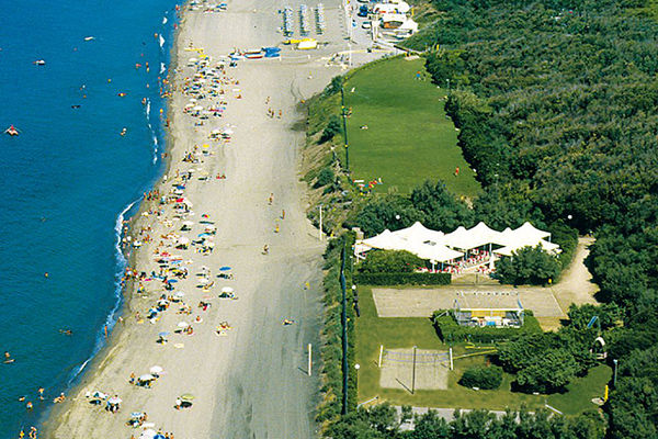 BAIA DOMIZIA CAMPING VILLAGE  - Baia Domizia (CE) 1.600 mq di spazi acquatici