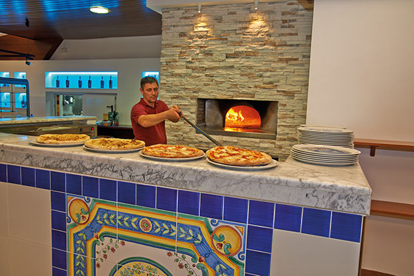 BAIA DOMIZIA CAMPING VILLAGE  - Baia Domizia (CE) 1.600 mq di spazi acquatici