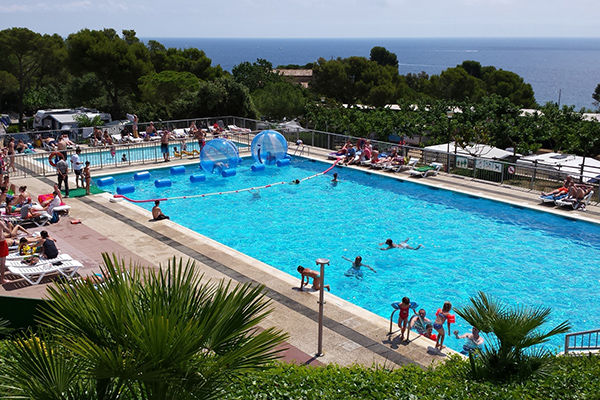 Camping con 10 piscine e 9 scivoli acquatici