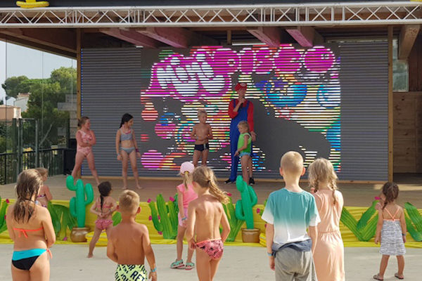 Camping con 10 piscine e 9 scivoli acquatici