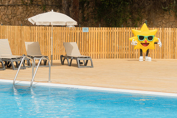 Lungo la vivace Costa Brava