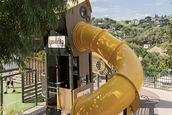 Lungo la vivace Costa Brava