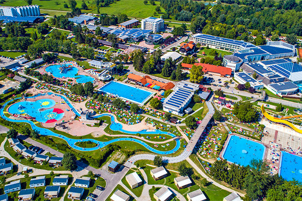 Piscine termali di 10.000 mq e attrazioni acquatiche