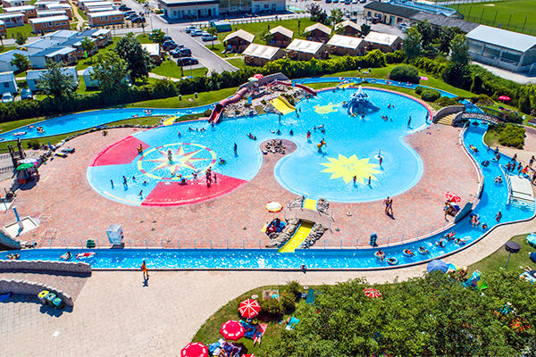 Piscine termali di 10.000 mq e attrazioni acquatiche