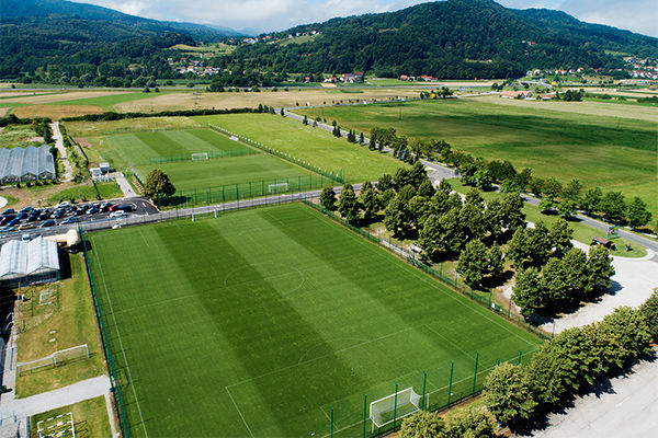 Piscine termali di 10.000 mq e attrazioni acquatiche