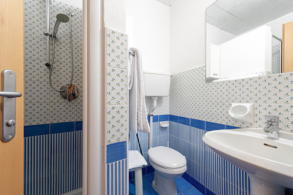 In posizione panoramica, a 3 km dal Lago di Garda