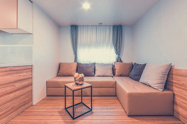 Incastonato nella pineta, a 200 metri dal mare