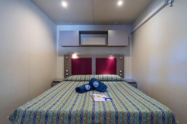 Fronte mare, in una pineta secolare