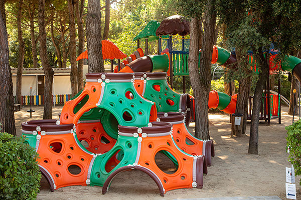 Immerso nella pineta, fronte mare