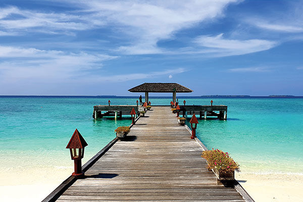 acque turchesi e barriera corallina incontaminata e ricca di colori