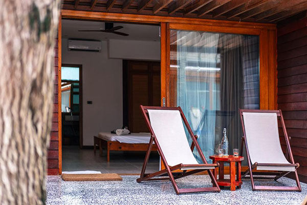 acque turchesi e barriera corallina incontaminata e ricca di colori