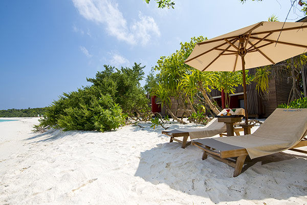 acque turchesi e barriera corallina incontaminata e ricca di colori