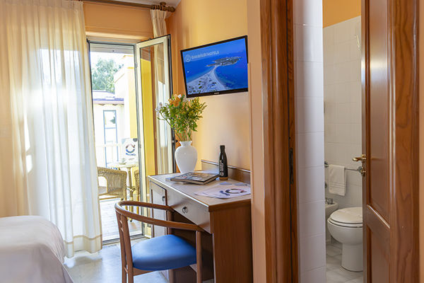 A 100 metri dalla spiaggia